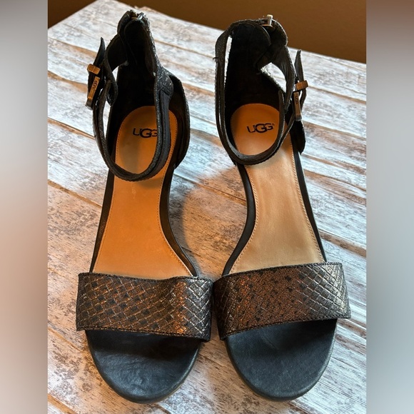 Preloved UGG Women's Char Black Metallic Wedge Sandal Women's Size 10 - Picture 2 of 9